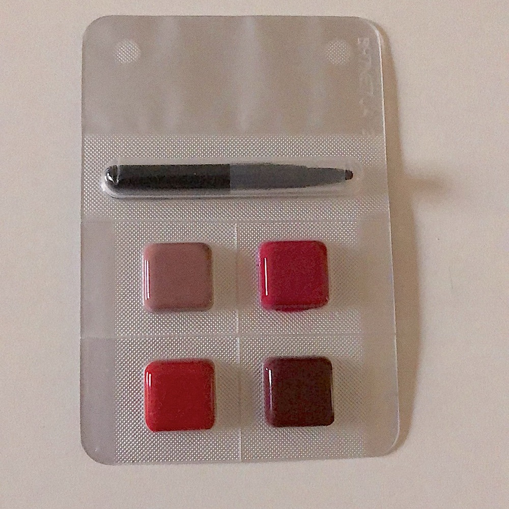 Bundle 5/$25 💋 Burberry Liquid Lip Velvet Sample (4 x 0.2 mL)